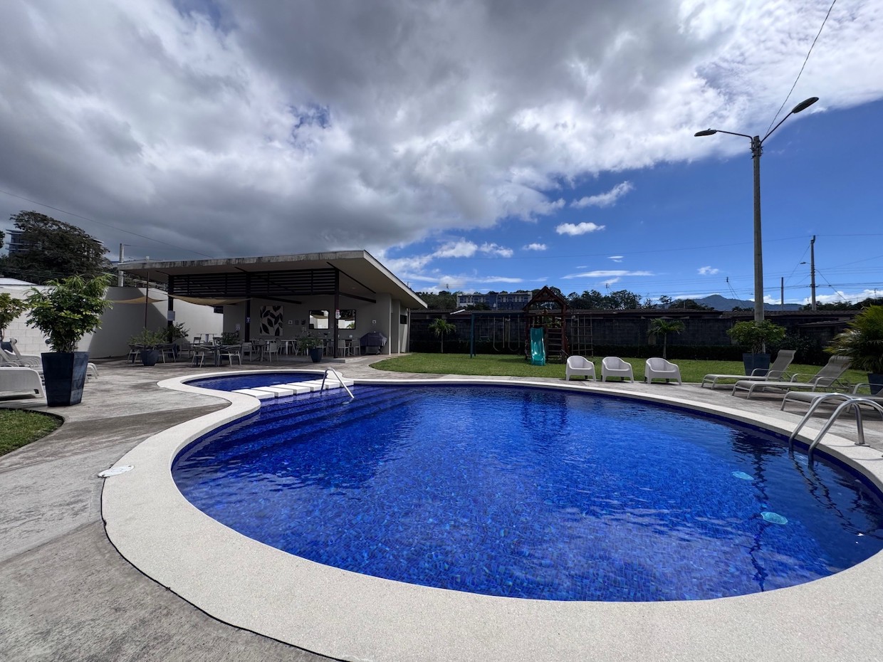 Guayabos de Curridabat: Casa de Una Planta en Condominio con 3 Habitaciones. 85 Millones de Colones. Oportunidad! #140456