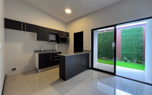 Guayabos de Curridabat: Casa de Una Planta en Condominio con 3 Habitaciones. 85 Millones de Colones. Oportunidad! #140456