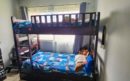 Venta de casa de 1 planta (Esquinera) en Condominio en Cariari (Lote: 245m2 / Const: 92m2) 2hab, 2 baños, 2 parqueos. Cod. 140777