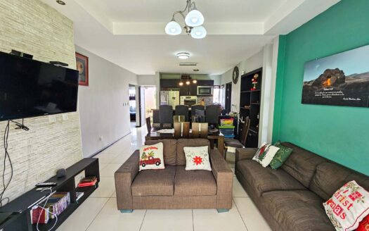 Venta de casa de 1 planta (Esquinera) en Condominio en Cariari (Lote: 245m2 / Const: 92m2) 2hab, 2 baños, 2 parqueos. Cod. 140777