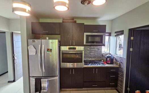 Venta de casa de 1 planta (Esquinera) en Condominio en Cariari (Lote: 245m2 / Const: 92m2) 2hab, 2 baños, 2 parqueos. Cod. 140777