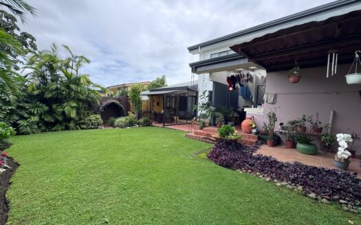 San Ramón de Tres Ríos: Hermosa Casa en Residencial Privado con 393 Metros de Lote. #140729