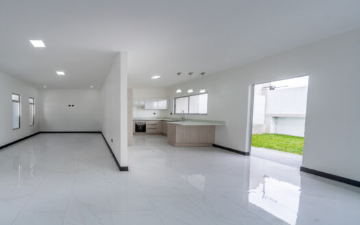 Tres Ríos: Estrene Casa en Condominio con Amplio Patio. Entrega Abril 2026. #141069