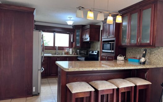 San Ramón de Tres Ríos: Hermosa Casa en Residencial Privado con 393 Metros de Lote. #140729