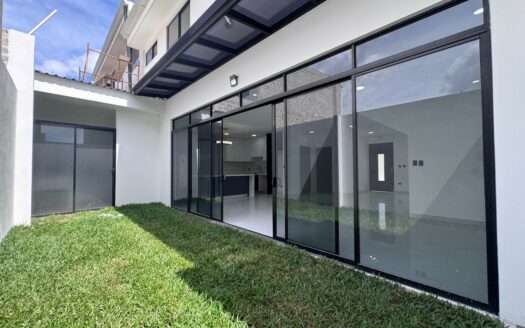 Tres Ríos: Estrene Casa en Condominio 100% Separada con Espectacular Vista. 3 Habitaciones + Oficina. Entrega Abril 2026. #140744