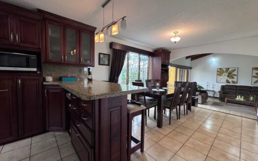 San Ramón de Tres Ríos: Hermosa Casa en Residencial Privado con 393 Metros de Lote. #140729