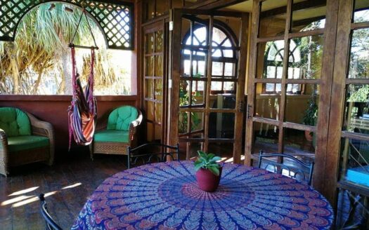 ¡OPORTUNIDAD! Hermosa y Amplia Propiedad Para Alquiler Uso de Suelo Residencial y Comercial Estilo Colonial y Rodeada de Naturaleza a Solo 3 Mins del Centro de Alajuela. COD. 140861