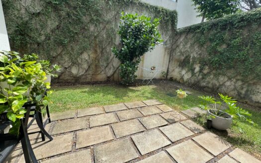 ¡Tu próximo hogar en Guachipelín de Escazú te está esperando! Casa esquinera en condominio exclusivo – solo 56 unidades Cód 140516