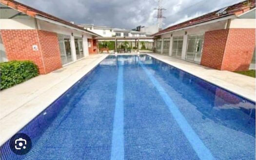 Venta de casa de 1 planta (Esquinera) en Condominio en Cariari (Lote: 245m2 / Const: 92m2) 2hab, 2 baños, 2 parqueos. Cod. 140777