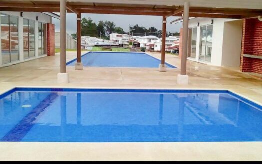 Venta de casa de 1 planta (Esquinera) en Condominio en Cariari (Lote: 245m2 / Const: 92m2) 2hab, 2 baños, 2 parqueos. Cod. 140777