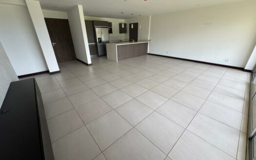 Apartamento en Primer Piso con Jardín, en Escazú Increíble precio Remate bancario Cód 141022