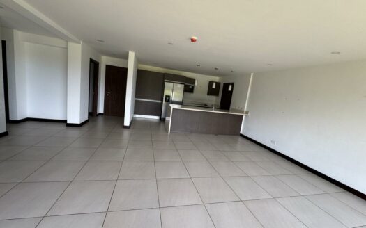 Apartamento en Primer Piso con Jardín, en Escazú Increíble precio Remate bancario Cód 141022
