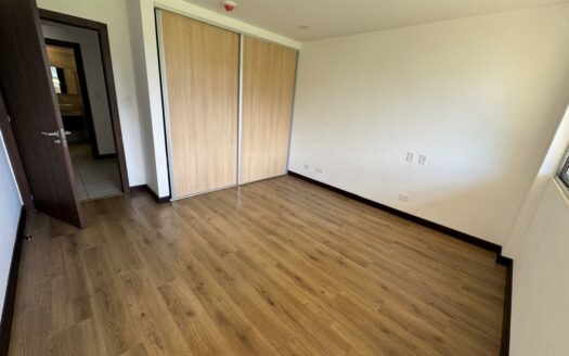 Apartamento en Primer Piso con Jardín, en Escazú Increíble precio Remate bancario Cód 141022