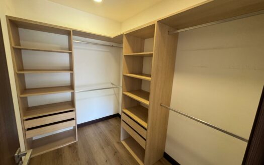 Apartamento en Primer Piso con Jardín, en Escazú Increíble precio Remate bancario Cód 141022