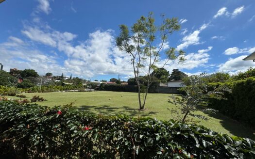 Apartamento en Primer Piso con Jardín, en Escazú Increíble precio Remate bancario Cód 141022