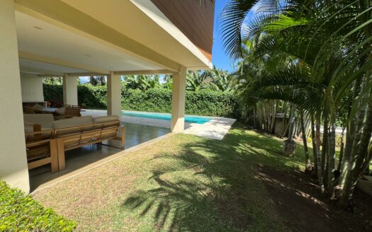 Apartamento en Primer Piso con Jardín, en Escazú Increíble precio Remate bancario Cód 141022