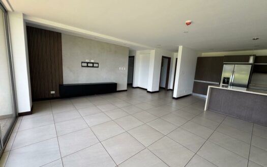 Apartamento en Primer Piso con Jardín, en Escazú Increíble precio Remate bancario Cód 141022