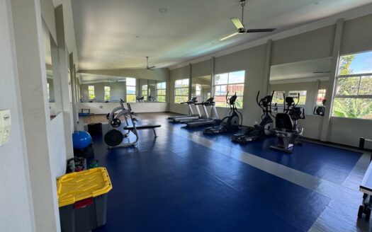 Apartamento en Primer Piso con Jardín, en Escazú Increíble precio Remate bancario Cód 141022