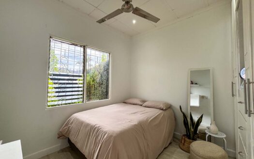 Casa en venta en Quesada Durán, Zapote – Esquinera, de una planta y con jardín cod. 140065