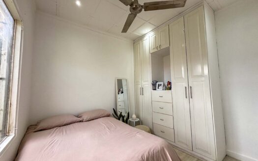 Casa en venta en Quesada Durán, Zapote – Esquinera, de una planta y con jardín cod. 140065