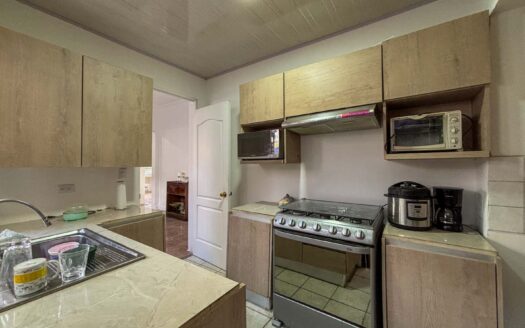 Casa en venta en Quesada Durán, Zapote – Esquinera, de una planta y con jardín cod. 140065