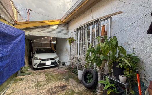 Casa en venta en Quesada Durán, Zapote – Esquinera, de una planta y con jardín cod. 140065