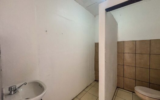 Local Comercial en Alquiler en Sabanilla con Amplio Parqueo y Excelente Exposición cod.140649