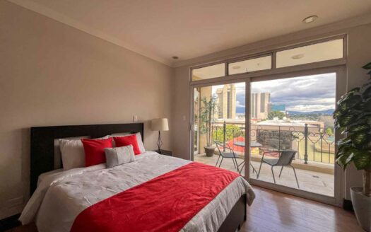 Apartamento de 2 habitaciones en venta en La Sabana, amplio y frente al parque COD#140678