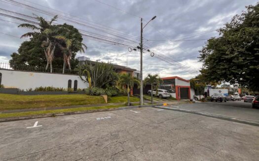 Lote plano con 530 m2 en Venta en Rohrmoser, cerca de la casa de Oscar Arias, muy cerca de La Sabana COD#140668