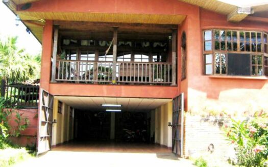 ¡OPORTUNIDAD! Hermosa y Amplia Propiedad Para Alquiler Uso de Suelo Residencial y Comercial Estilo Colonial y Rodeada de Naturaleza a Solo 3 Mins del Centro de Alajuela. COD. 140861