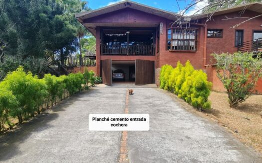 ¡OPORTUNIDAD! Hermosa y Amplia Propiedad Para Alquiler Uso de Suelo Residencial y Comercial Estilo Colonial y Rodeada de Naturaleza a Solo 3 Mins del Centro de Alajuela. COD. 140861