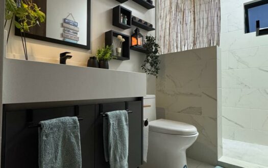 Preciosa casa Inteligente está en Condominio en Guachipelín de Escazú, cerca de centros comerciales, colegios y más. Cód 141048