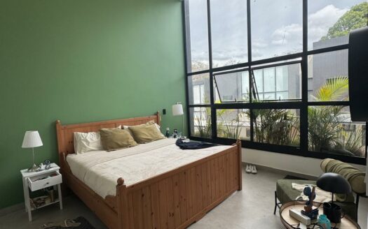 Preciosa casa Inteligente está en Condominio en Guachipelín de Escazú, cerca de centros comerciales, colegios y más. Cód 141048