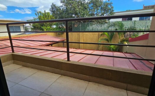 ¡REMATE: SE ESCUCHAN OFERTAS! Hermosa Casa Amplia con Patio, Balcones y Terraza BBQ en Residencial Privado – Cerca de Alajuela Centro. COD. 140928