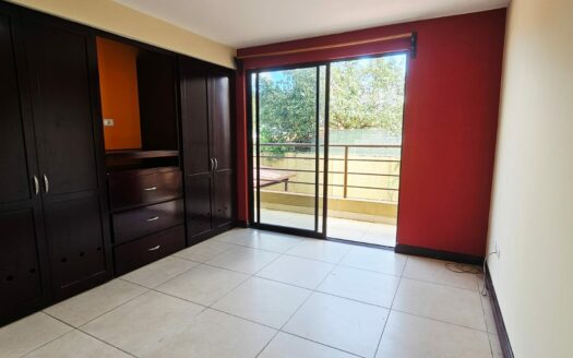 ¡REMATE: SE ESCUCHAN OFERTAS! Hermosa Casa Amplia con Patio, Balcones y Terraza BBQ en Residencial Privado – Cerca de Alajuela Centro. COD. 140928