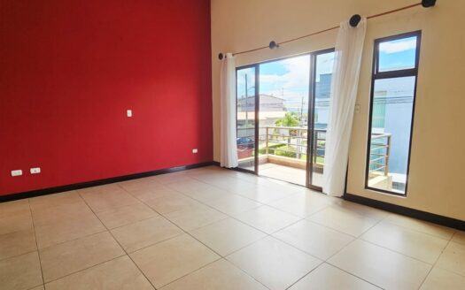 ¡REMATE: SE ESCUCHAN OFERTAS! Hermosa Casa Amplia con Patio, Balcones y Terraza BBQ en Residencial Privado – Cerca de Alajuela Centro. COD. 140928