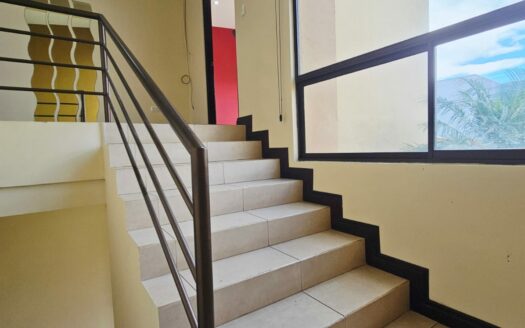 ¡REMATE: SE ESCUCHAN OFERTAS! Hermosa Casa Amplia con Patio, Balcones y Terraza BBQ en Residencial Privado – Cerca de Alajuela Centro. COD. 140928