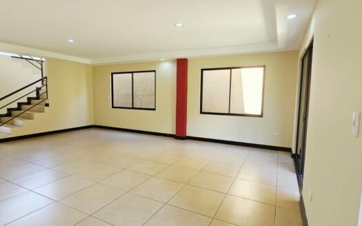 ¡REMATE: SE ESCUCHAN OFERTAS! Hermosa Casa Amplia con Patio, Balcones y Terraza BBQ en Residencial Privado – Cerca de Alajuela Centro. COD. 140928