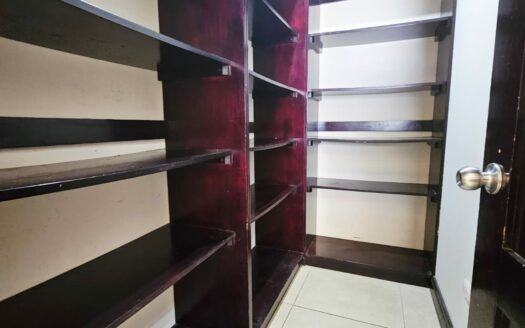 ¡REMATE: SE ESCUCHAN OFERTAS! Hermosa Casa Amplia con Patio, Balcones y Terraza BBQ en Residencial Privado – Cerca de Alajuela Centro. COD. 140928