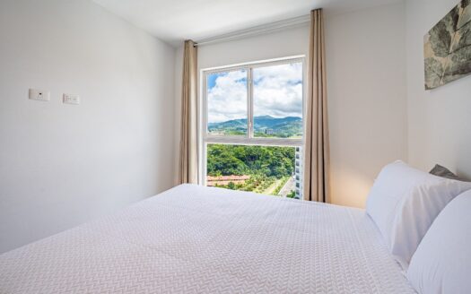 NUEVO!! Apartamento en el piso 16 con vista panorámica a las montañas – Viva Jacó 3 habitaciones 2 baños Cod. 140222