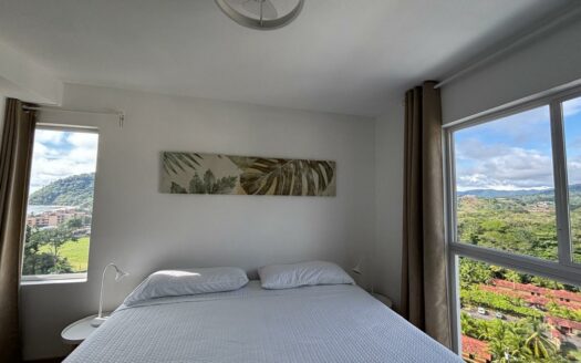 NUEVO!! Apartamento en el piso 16 con vista panorámica a las montañas – Viva Jacó 3 habitaciones 2 baños Cod. 140222