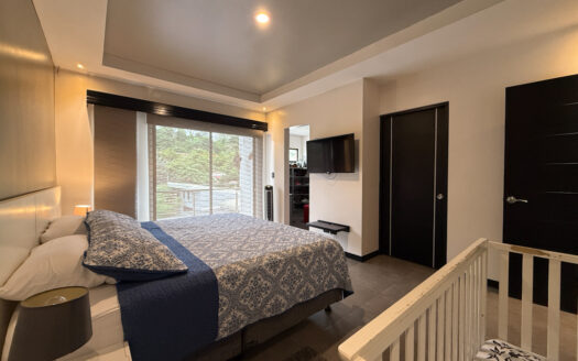 Hermosa Casa de 5 Habitaciones, con Acabados Modernos, Concepto Abierto y Patio con Zona Verde en Goicoechea COD 140285