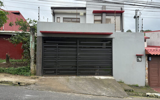 Hermosa Casa de 5 Habitaciones, con Acabados Modernos, Concepto Abierto y Patio con Zona Verde en Goicoechea COD 140285