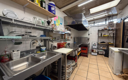 Oportunidad de Propiedad Comercial con Casa, 10 Apartamentos, Cancha de Fut5 y Local, en Llorente de Tibás COD 141181