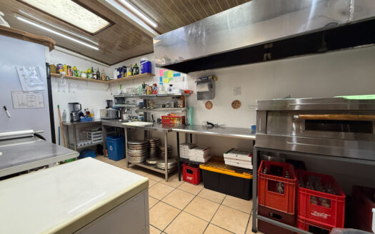 Oportunidad de Propiedad Comercial con Casa, 10 Apartamentos, Cancha de Fut5 y Local, en Llorente de Tibás COD 141181