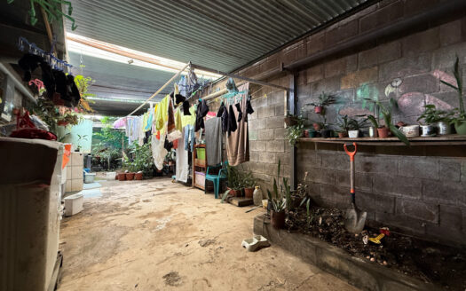 Oportunidad de Propiedad Comercial con Casa, 10 Apartamentos, Cancha de Fut5 y Local, en Llorente de Tibás COD 141181