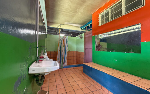 Oportunidad de Propiedad Comercial con Casa, 10 Apartamentos, Cancha de Fut5 y Local, en Llorente de Tibás COD 141181