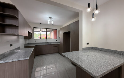 Hermosa Casa Para Estrenar, de 2 Plantas y con Finos y Modernos Acabados, en Condominio en Patalillo de Coronado COD 140369