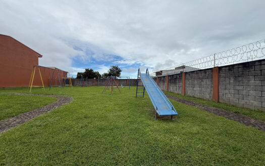 Hermosa Casa Para Estrenar, de 2 Plantas y con Finos y Modernos Acabados, en Condominio en Patalillo de Coronado COD 140369