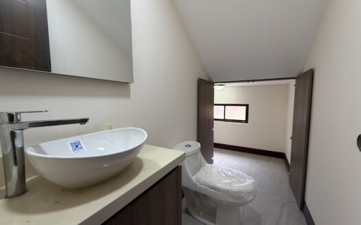 Hermosa Casa Para Estrenar, de 2 Plantas y con Finos y Modernos Acabados, en Condominio en Patalillo de Coronado COD 140369